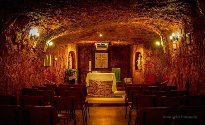 世界上唯一真实存在的地下城,澳大利亚居住在地下的小镇--置顶表情